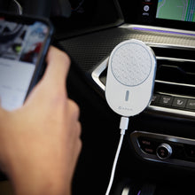 Load image into Gallery viewer, OMNIA C2 Magnetic Wireless Car Charger
